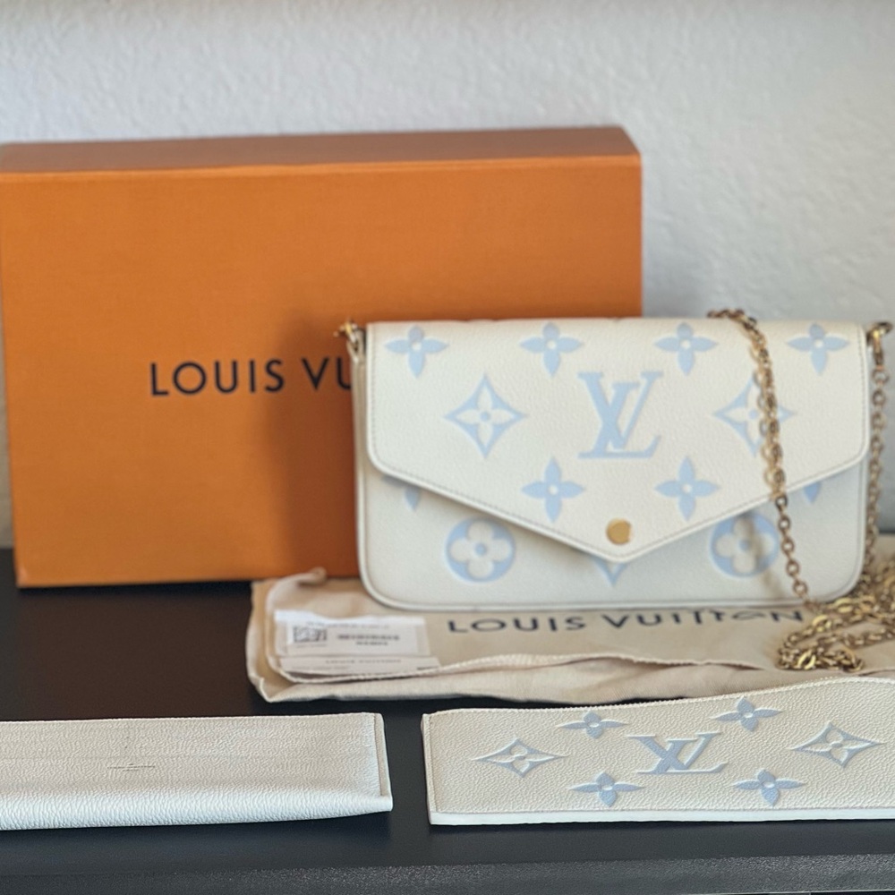 Louis Vuitton Félicie (latte/candy blue) pochette NEVER USED NWT